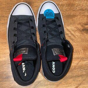 Chuck Taylor All Star Axel Mid Top Shoes